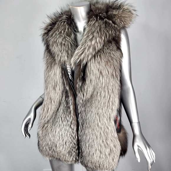 LAFURIA Silver Fox hooded vest. Size M (8-10) - Picture 4 of 14